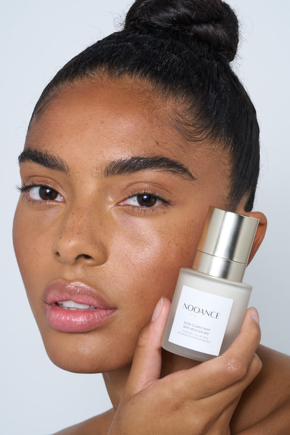 Acide salicylique (BHA) : le guide pour une utilisation sécurisée sur peau grasse, sensible ou acnéique