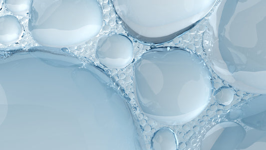 Les bienfaits étonnants de l’acide hyaluronique : peau repulpée, hydratation intense et visage rajeuni