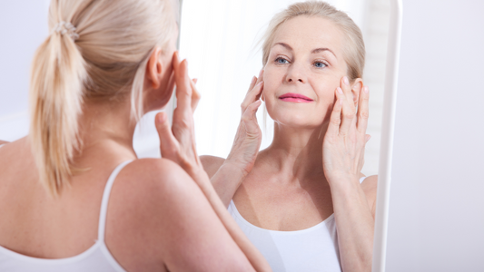 La trétinoïne avant après : résultats de l'acide rétinoïque et alternatives douces - 2026